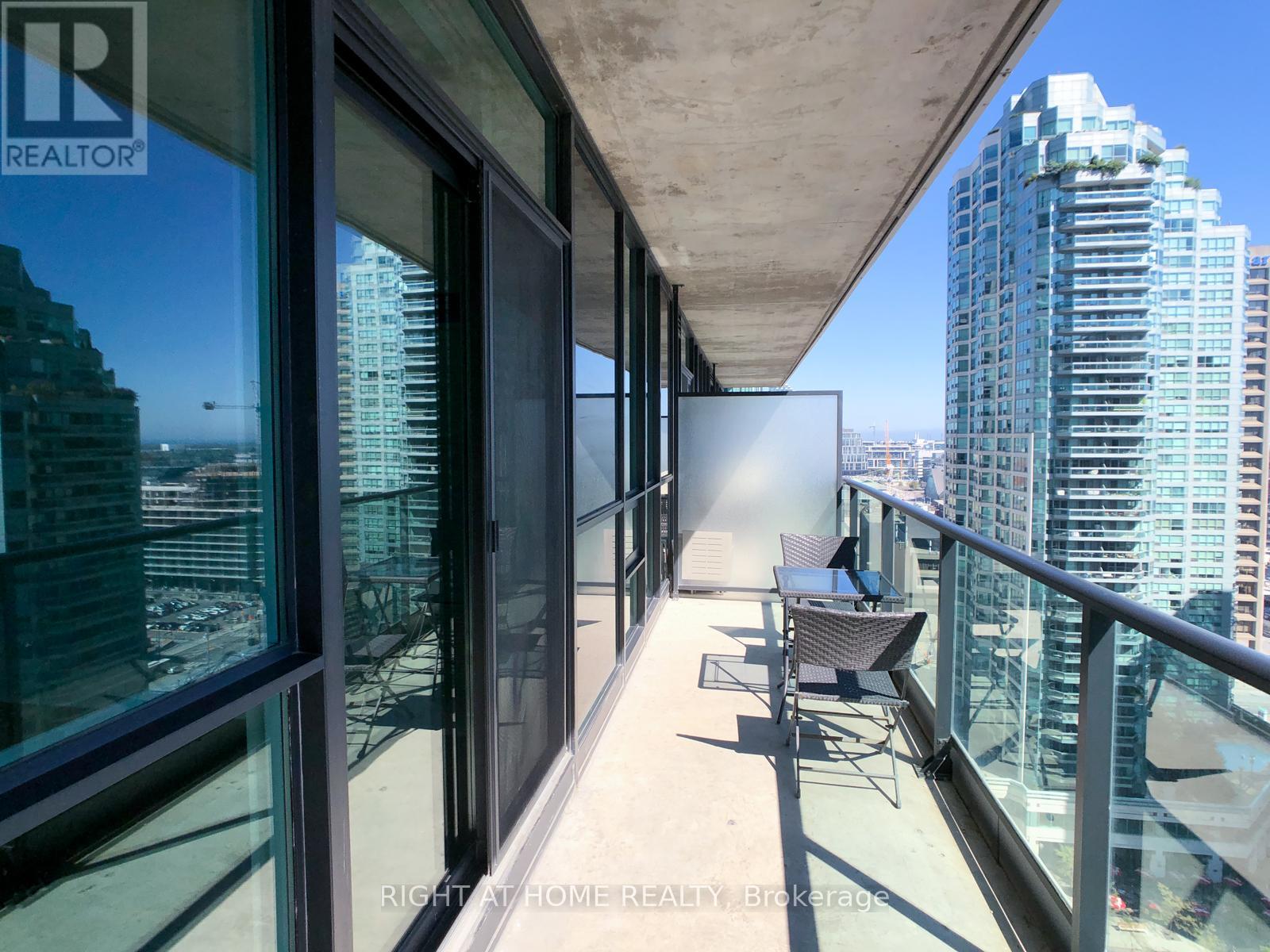 2010 - 33 Bay Street, Toronto, Ontario  M5J 2Z3 - Photo 10 - C12590256