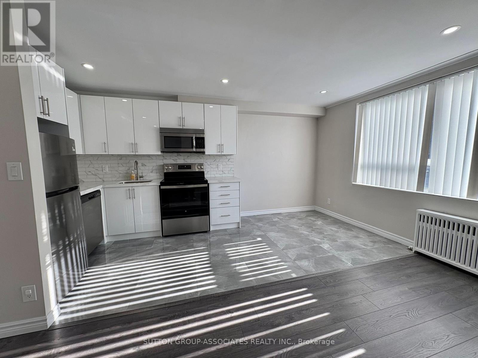 305 - 180 Vaughan Road, Toronto (Humewood-Cedarvale), Ontario  M6C 2M3 - Photo 3 - C12590320