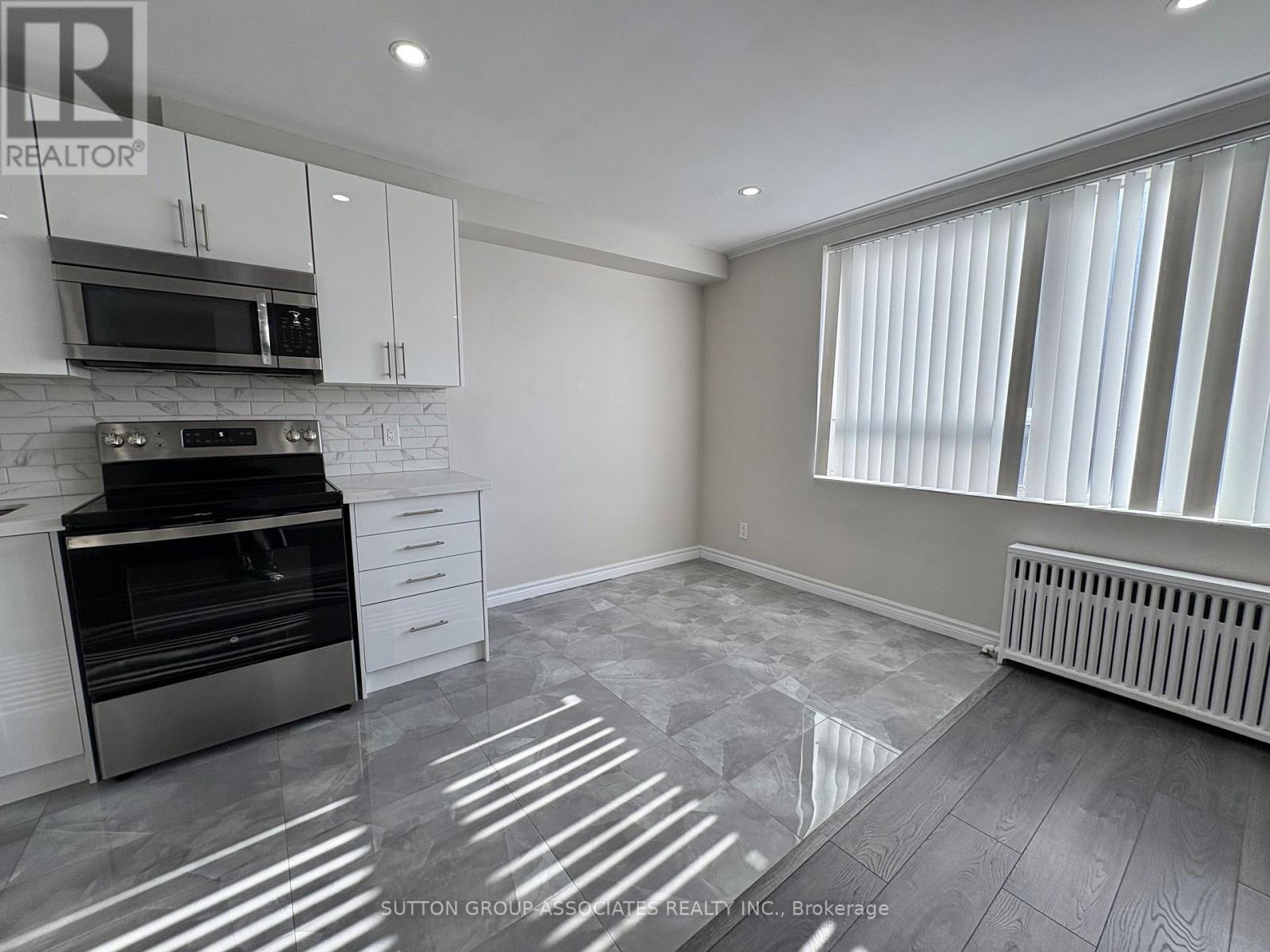 305 - 180 Vaughan Road, Toronto (Humewood-Cedarvale), Ontario  M6C 2M3 - Photo 4 - C12590320