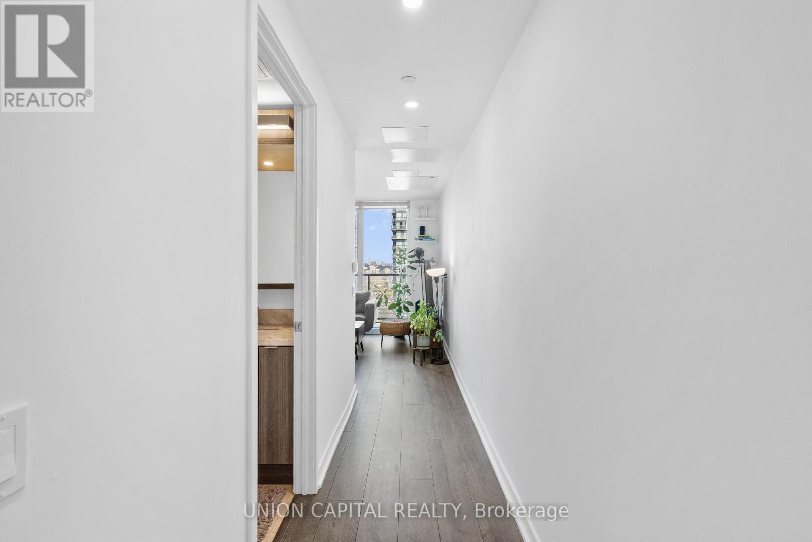 4209 - 115 Blue Jays Way Street, Toronto, Ontario  M5V 0N4 - Photo 4 - C12590356