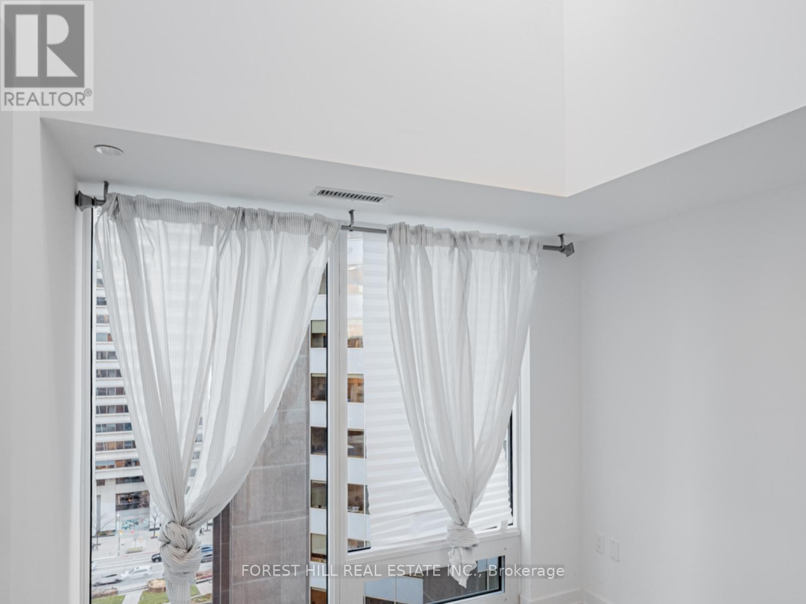 1104 - 238 Simcoe Street, Toronto, Ontario  M5T 0E2 - Photo 3 - C12590496