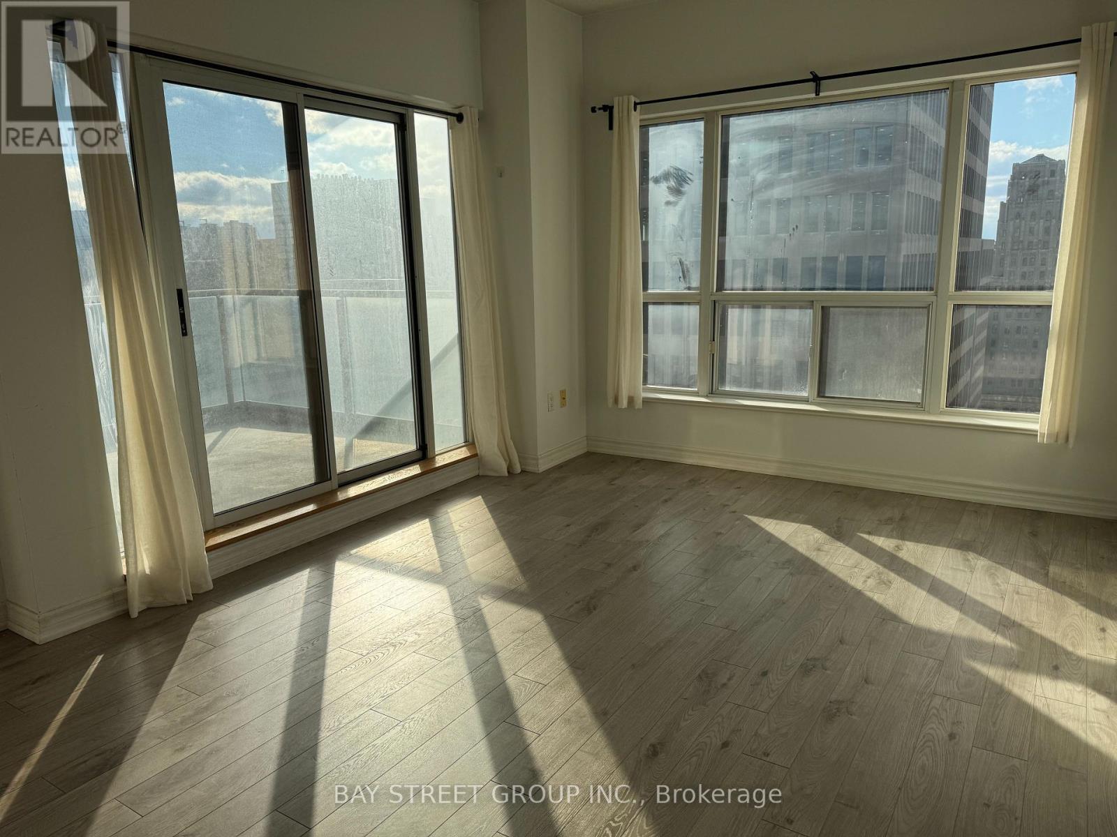 1805 - 909 Bay Street, Toronto, Ontario  M5S 3G2 - Photo 5 - C12590504