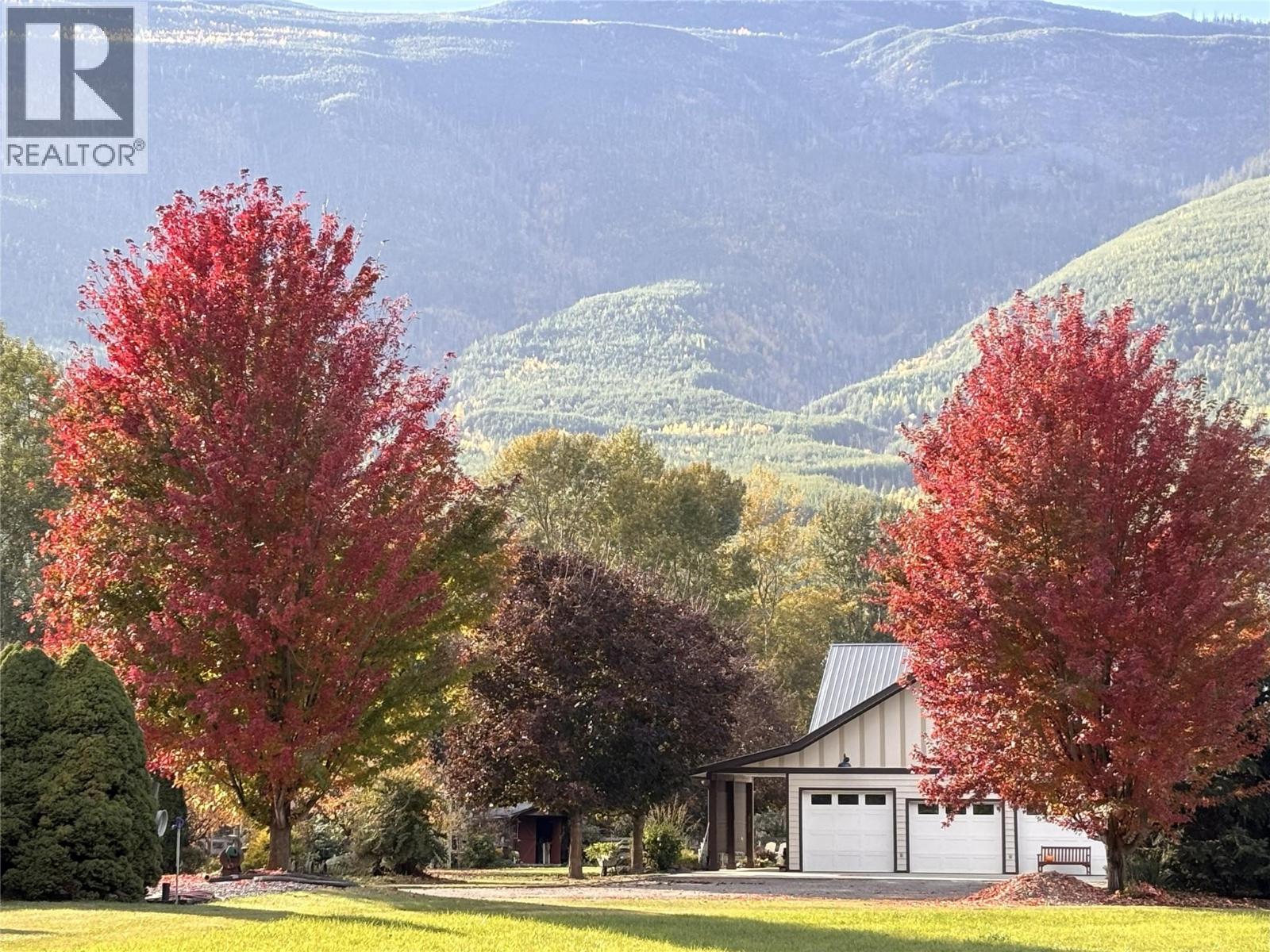 152 Salmon River Road, Salmon Arm, British Columbia