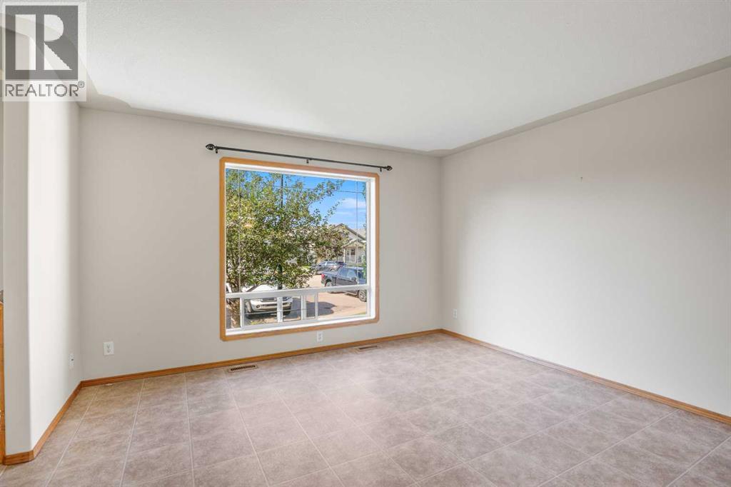 83 Doherty Close, Red Deer, Alberta  T4R 3G1 - Photo 4 - A2271158