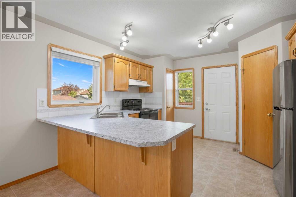 83 Doherty Close, Red Deer, Alberta  T4R 3G1 - Photo 8 - A2271158