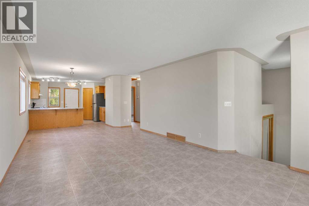 83 Doherty Close, Red Deer, Alberta  T4R 3G1 - Photo 6 - A2271158