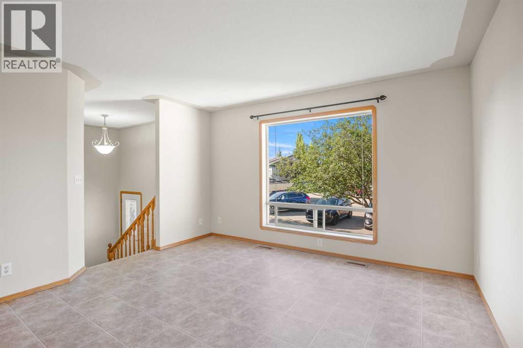 83 Doherty Close, Red Deer, Alberta  T4R 3G1 - Photo 5 - A2271158