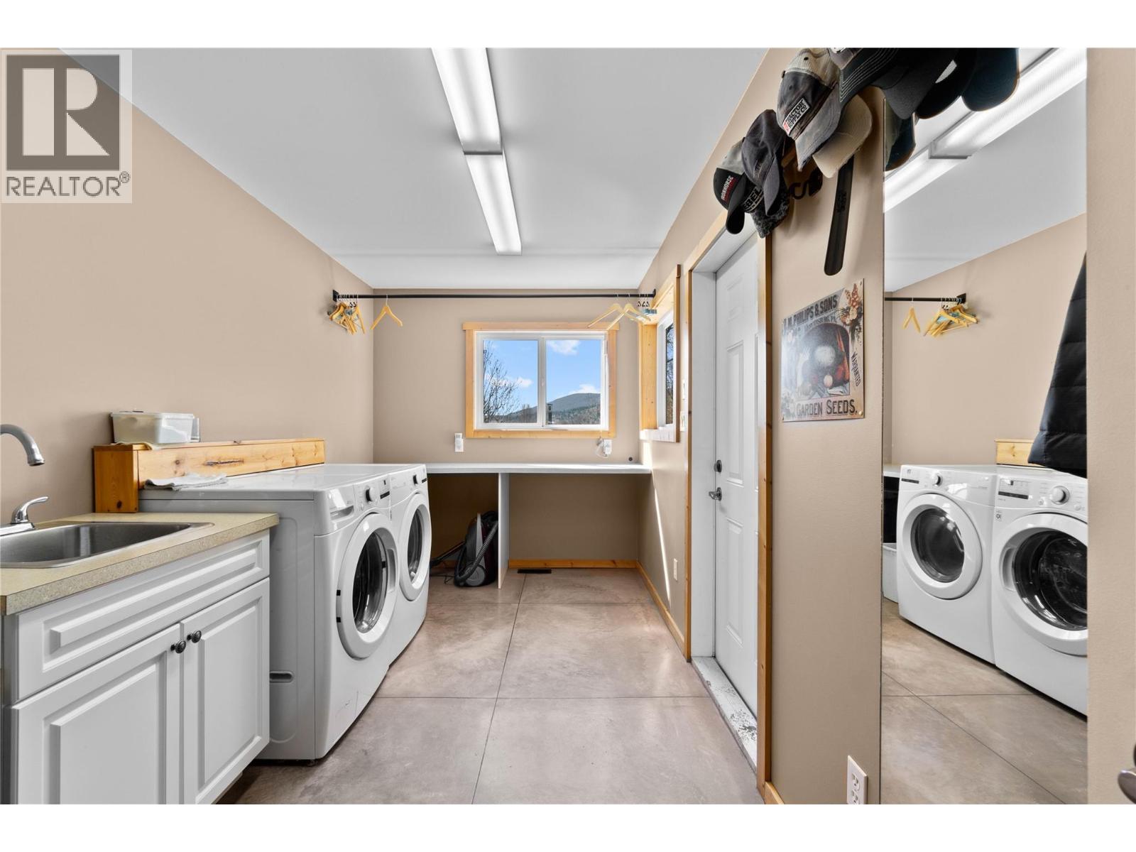 152 Salmon River Road Salmon Arm Photo 31 152 Salmon River Road Salmon Arm Photo 31