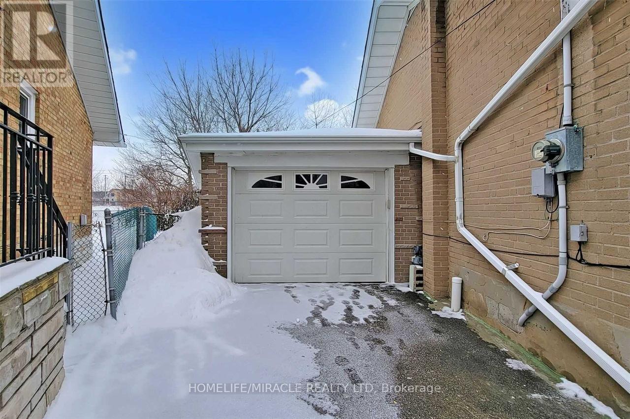 6 Kitson Drive, Toronto, Ontario  M1M 3C8 - Photo 3 - E12590316
