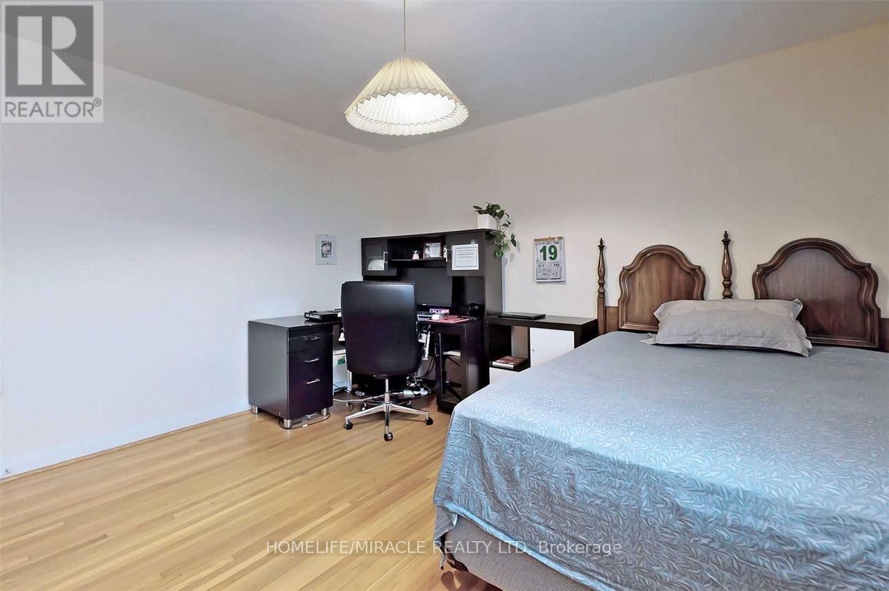 6 Kitson Drive, Toronto, Ontario  M1M 3C8 - Photo 4 - E12590316