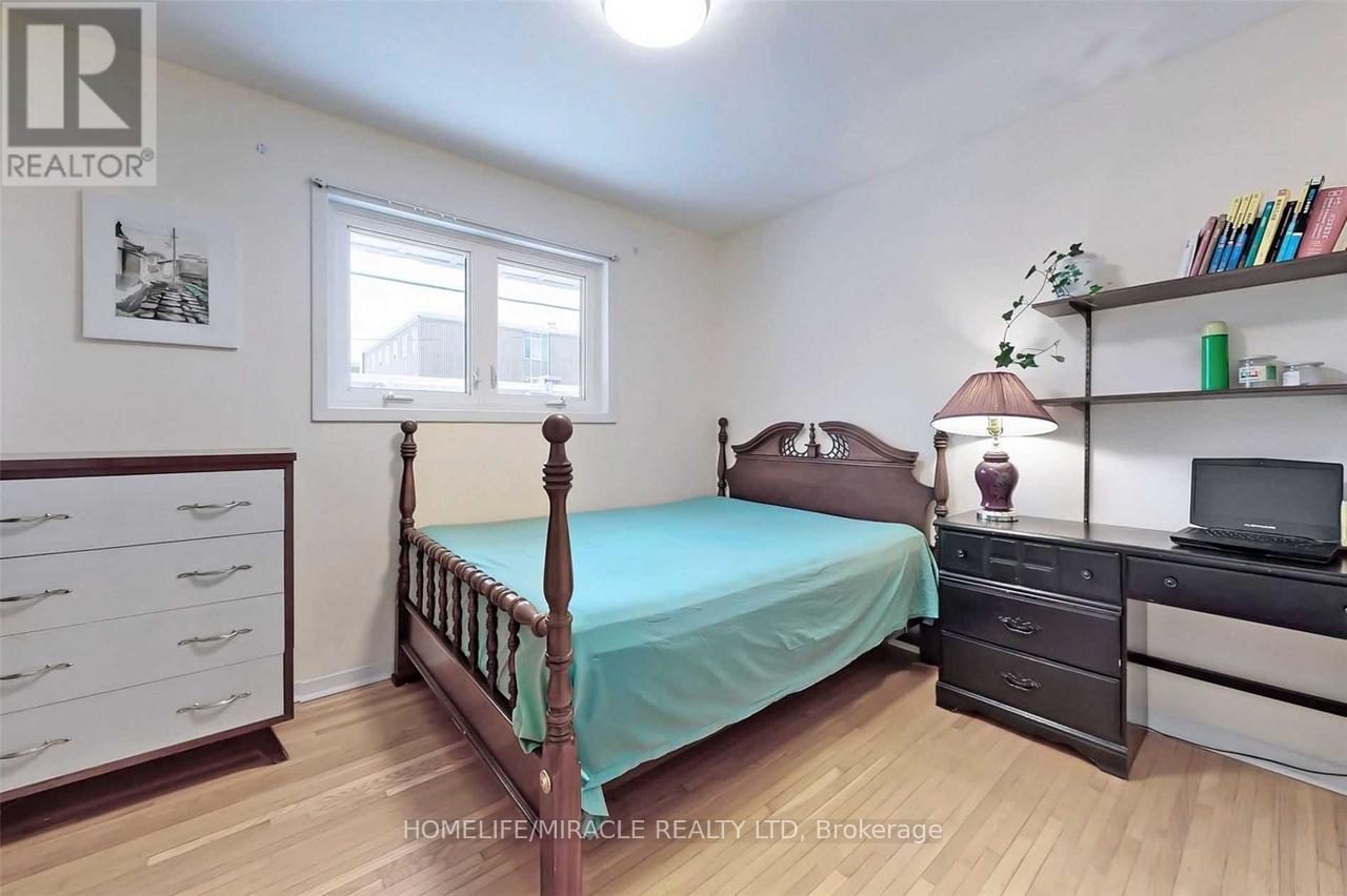 6 Kitson Drive, Toronto, Ontario  M1M 3C8 - Photo 5 - E12590316