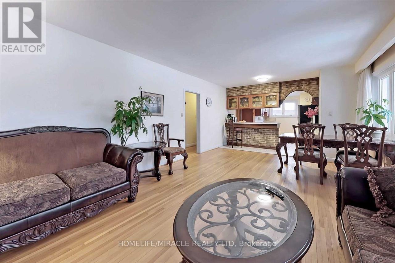 6 Kitson Drive, Toronto, Ontario  M1M 3C8 - Photo 9 - E12590316