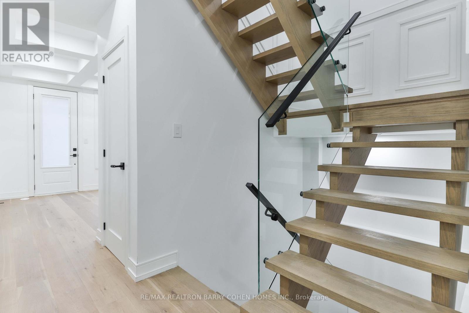 57 Jones Ave Avenue, Toronto, Ontario  M4M 2Z7 - Photo 3 - E12590498