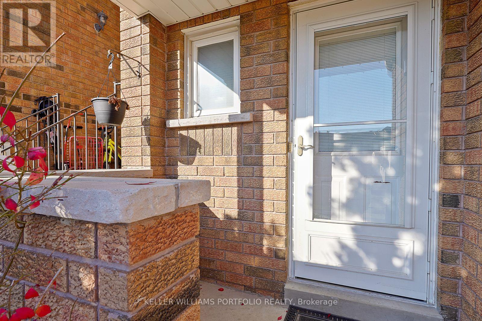 334 Sparrow Circle, Pickering, Ontario  L1V 6Y3 - Photo 6 - E12590538