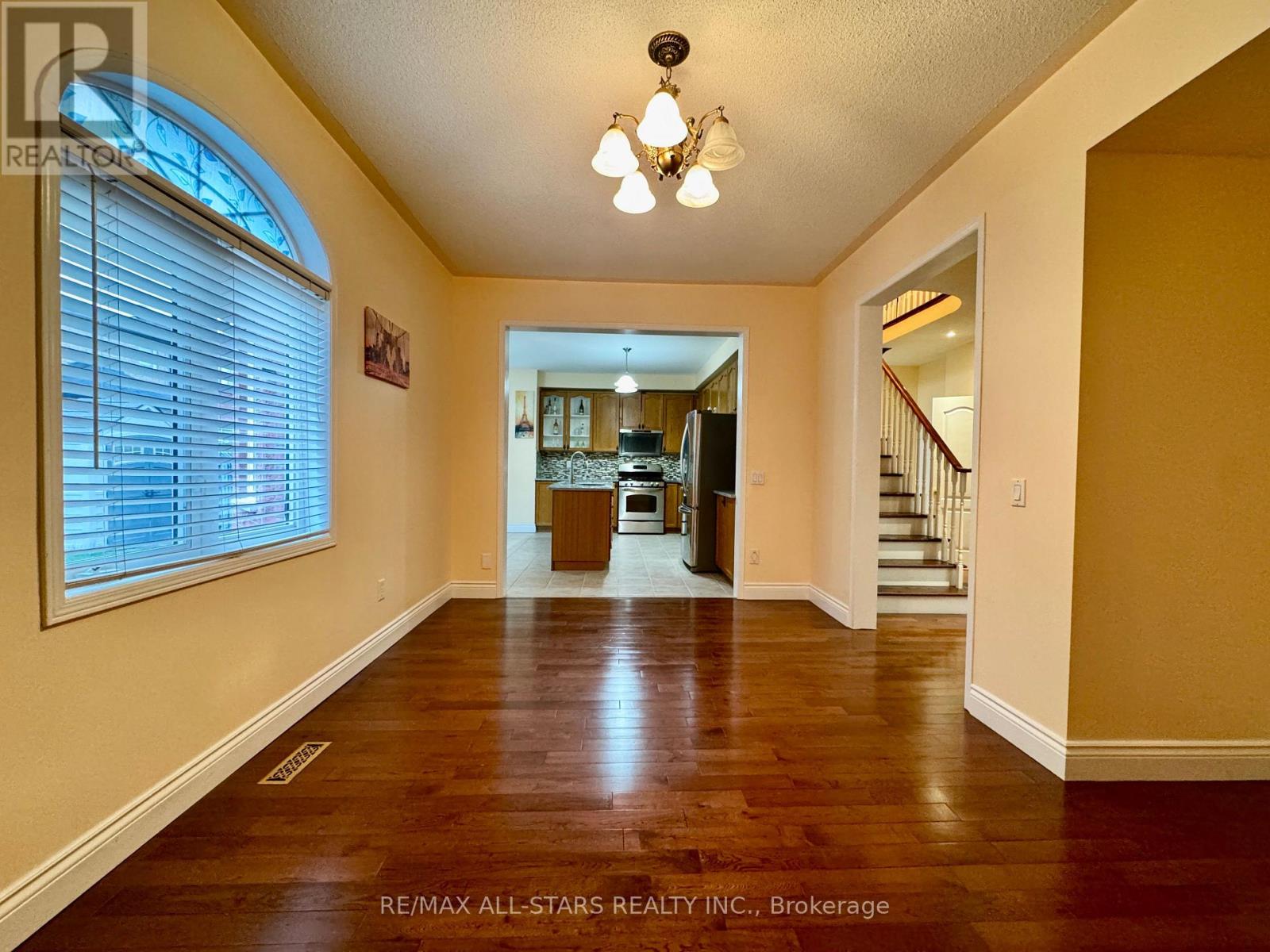 26 Belgrave Square, Markham, Ontario  L6C 2T7 - Photo 12 - N12590266