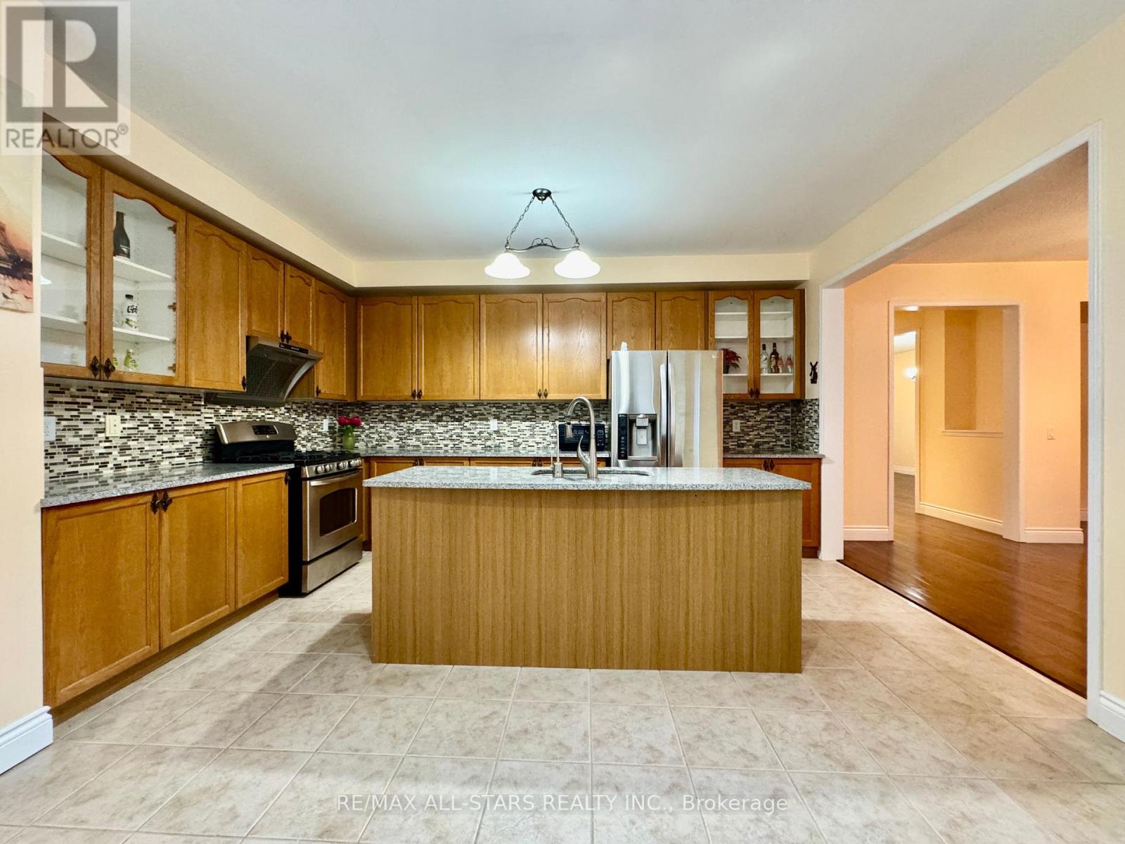 26 Belgrave Square, Markham, Ontario  L6C 2T7 - Photo 14 - N12590266