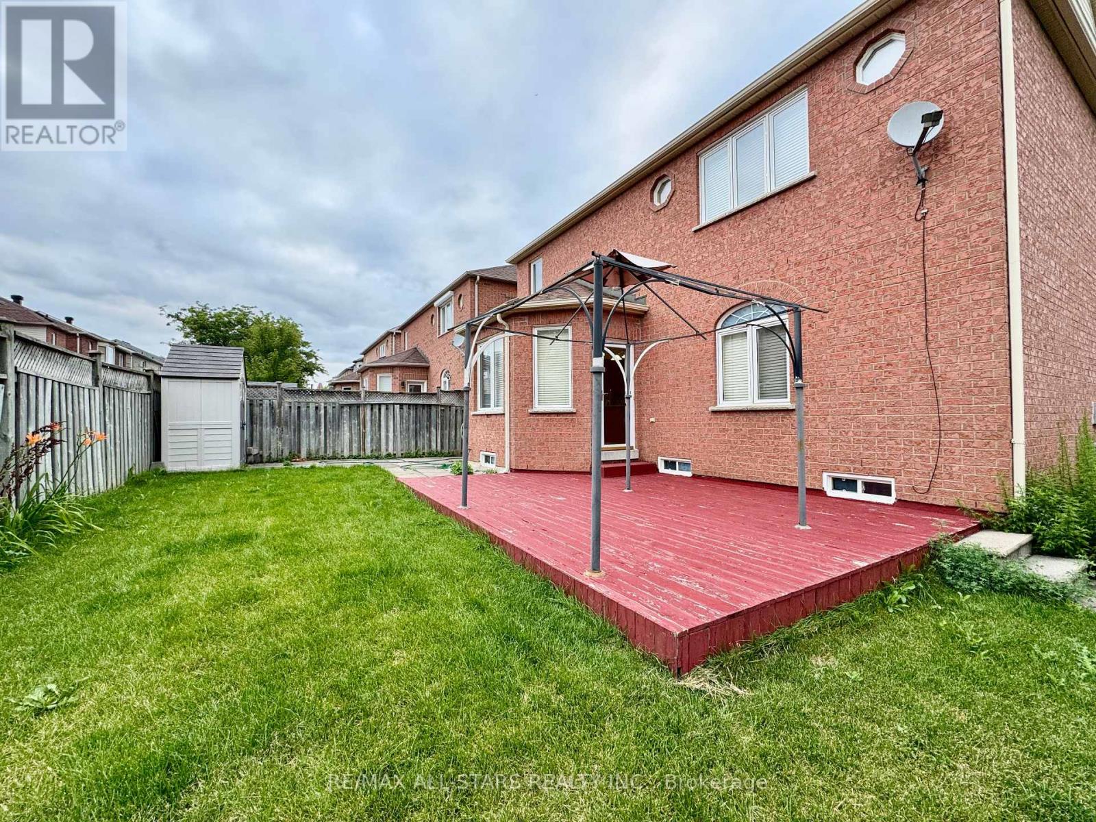 26 Belgrave Square, Markham, Ontario  L6C 2T7 - Photo 16 - N12590266