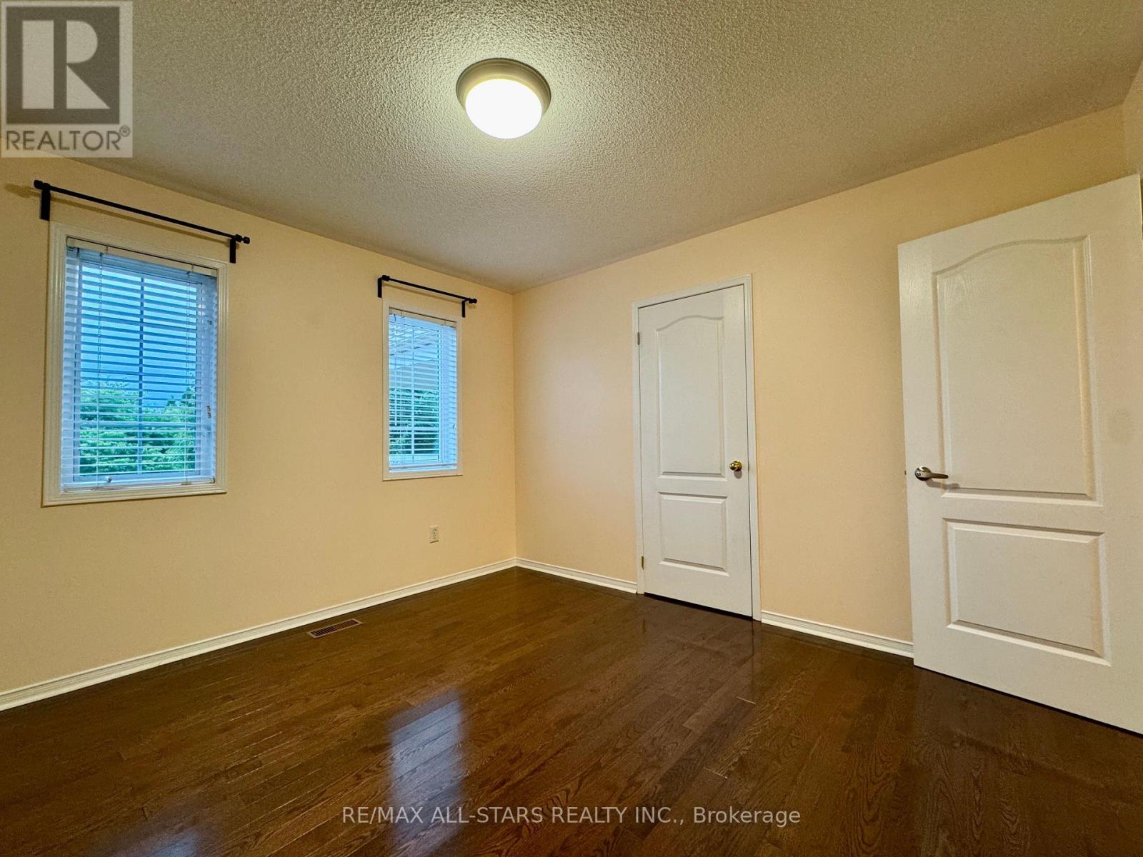 26 Belgrave Square, Markham, Ontario  L6C 2T7 - Photo 24 - N12590266