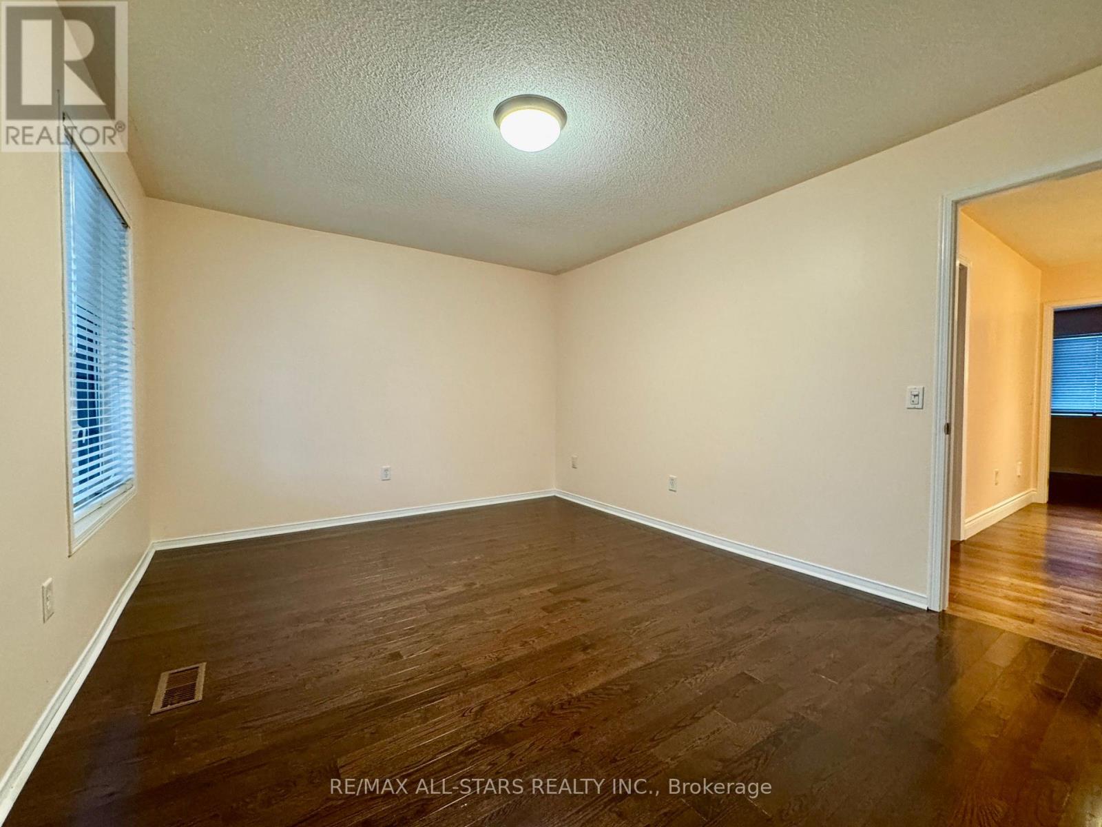 26 Belgrave Square, Markham, Ontario  L6C 2T7 - Photo 26 - N12590266