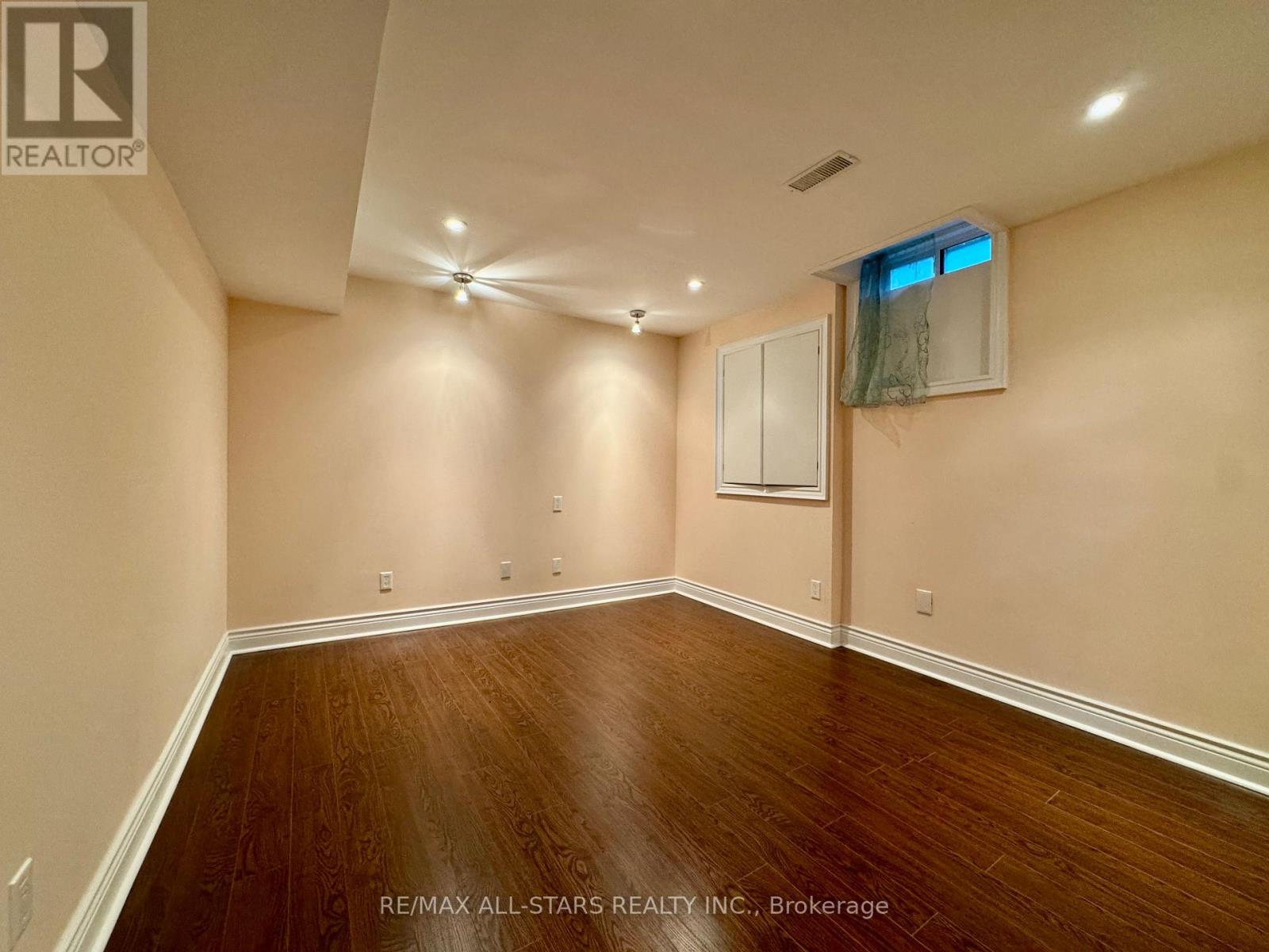 26 Belgrave Square, Markham, Ontario  L6C 2T7 - Photo 36 - N12590266