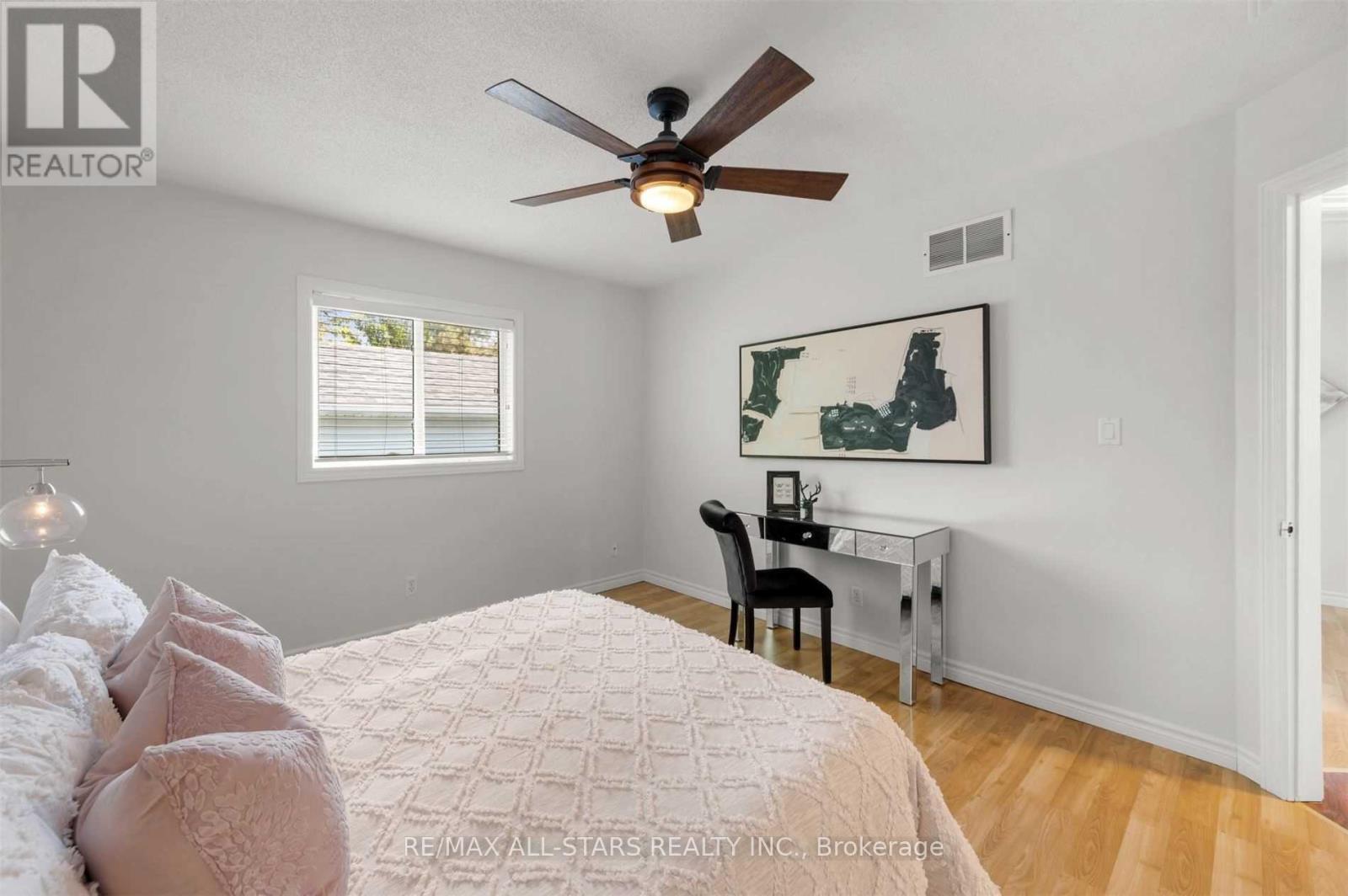 4 Alice Avenue, Georgina, Ontario  L3P 3C8 - Photo 14 - N12590334