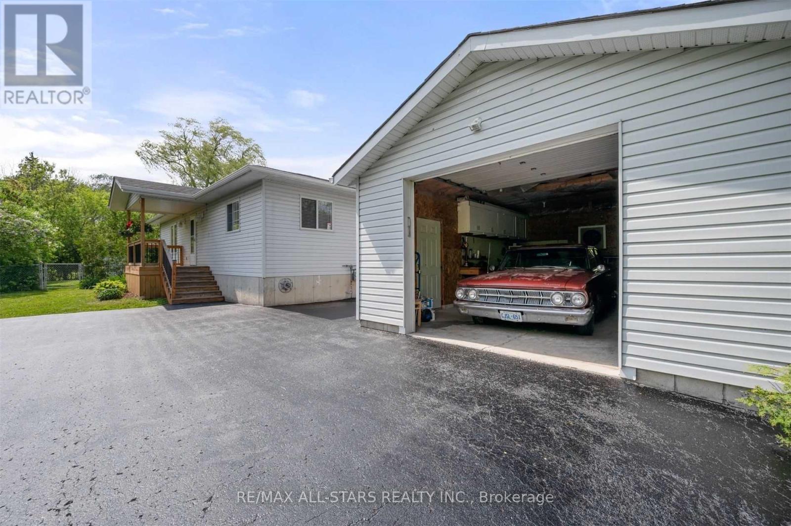 4 Alice Avenue, Georgina, Ontario  L3P 3C8 - Photo 2 - N12590334