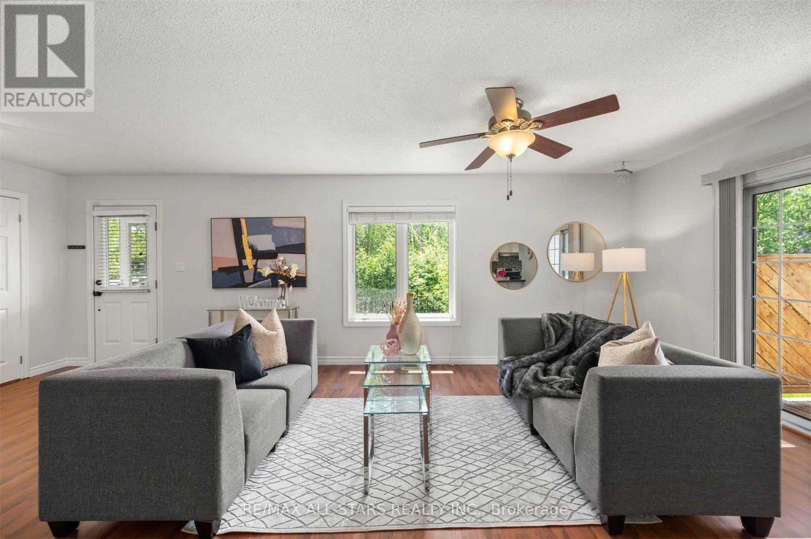 4 Alice Avenue, Georgina, Ontario  L3P 3C8 - Photo 5 - N12590334