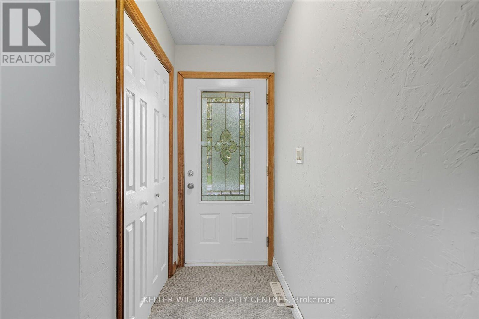 35 Regent Street, Georgina, Ontario  L0E 1N0 - Photo 7 - N12590342