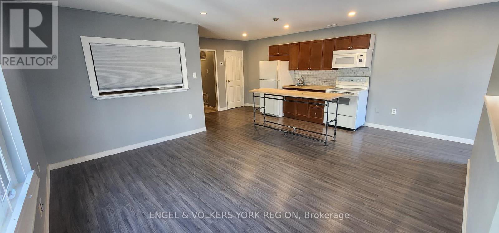 B - 6 QUEEN STREET, Innisfil, Ontario