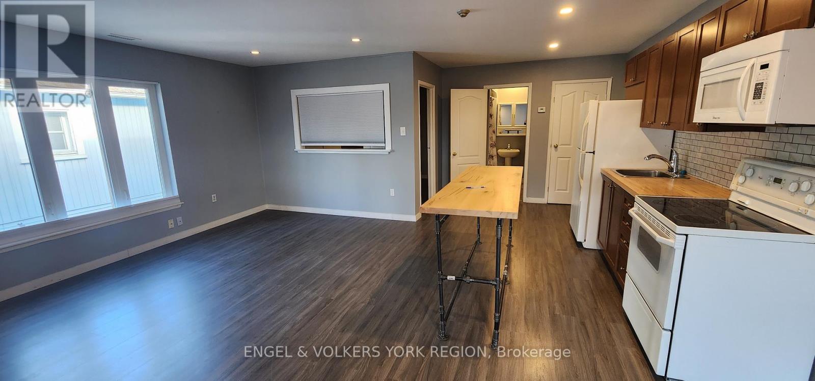 B - 6 Queen Street, Innisfil, Ontario  L0L 1L0 - Photo 3 - N12590470