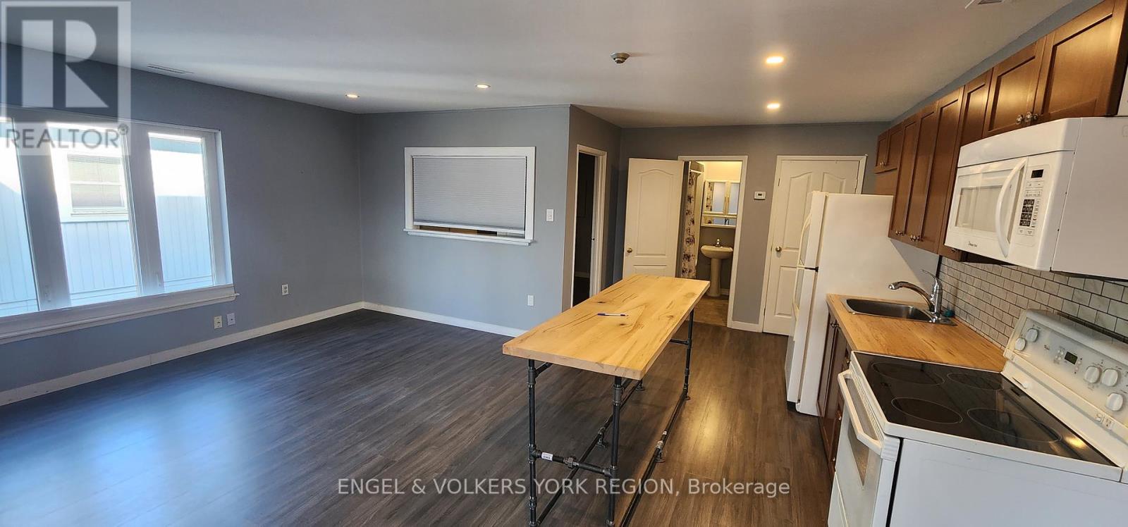 B - 6 Queen Street, Innisfil, Ontario  L0L 1L0 - Photo 5 - N12590470