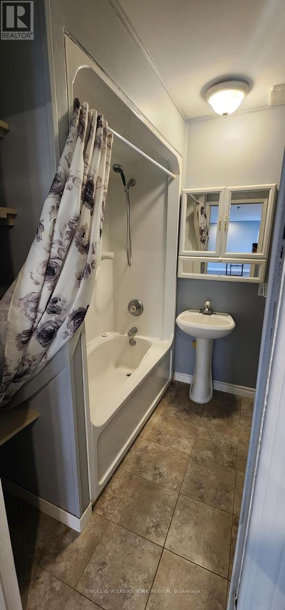 B - 6 Queen Street, Innisfil, Ontario  L0L 1L0 - Photo 7 - N12590470