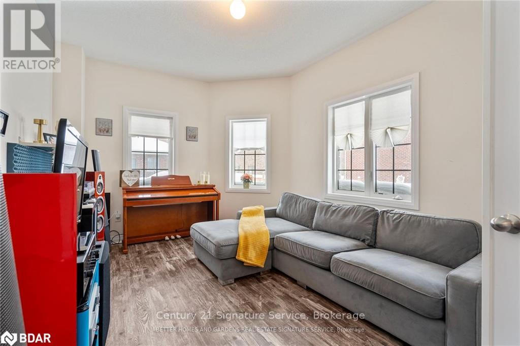 42 Bedford Estates Crescent, Barrie, Ontario  L4N 9K5 - Photo 6 - S12590450