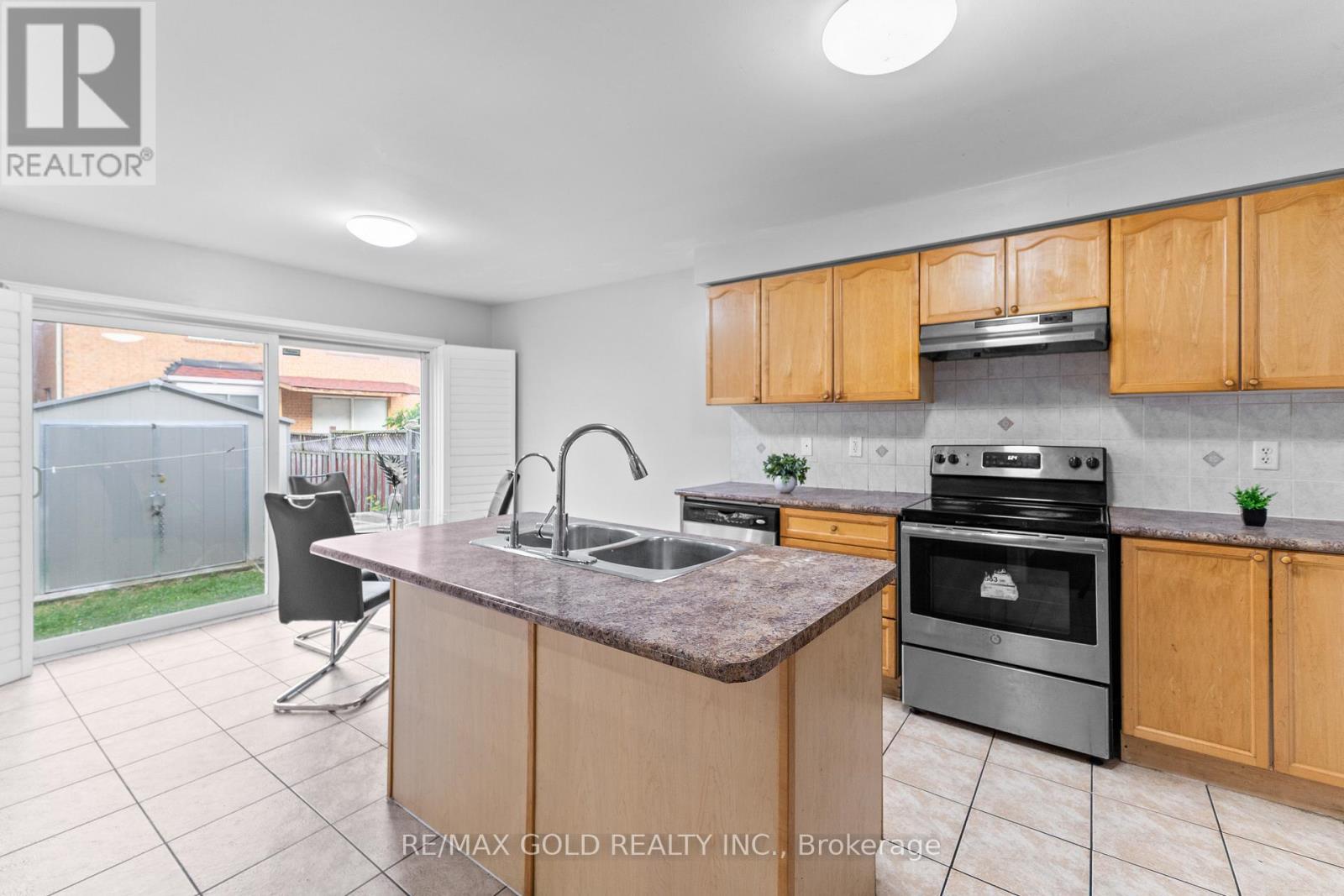 14 Gaspe Road, Brampton, Ontario  L6S 0A4 - Photo 14 - W12576504