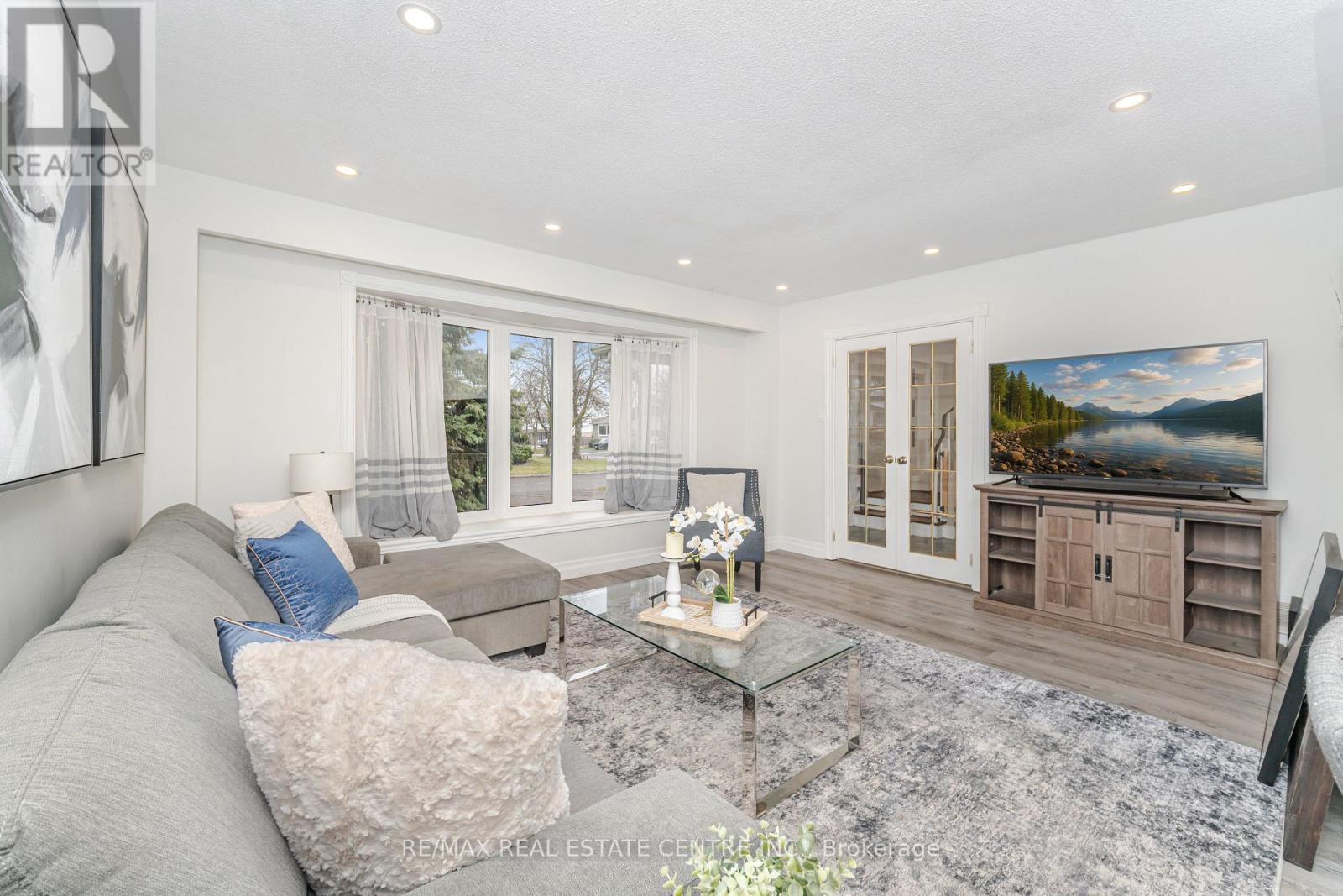 19 Jasper Crescent, Brampton, Ontario L6S 1W8 - Photo 12 - W12589270