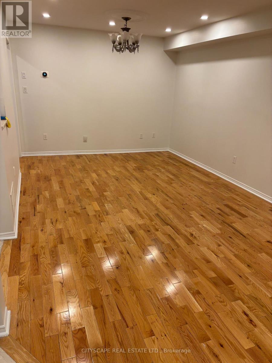 Upper - 3968 Foxwood Avenue, Mississauga (Lisgar), Ontario  L5N 7V4 - Photo 9 - W12579062