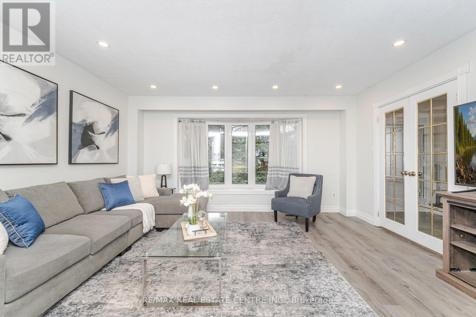 19 Jasper Crescent, Brampton, Ontario L6S 1W8 - Photo 11 - W12589270