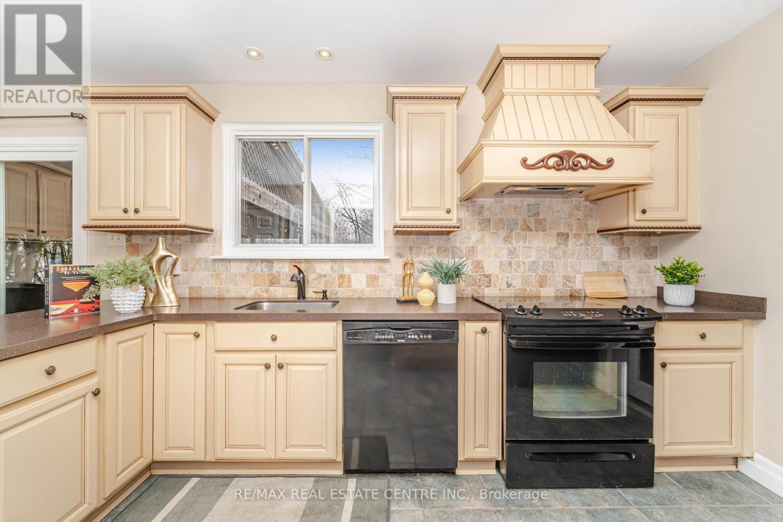 19 Jasper Crescent, Brampton, Ontario L6S 1W8 - Photo 15 - W12589270