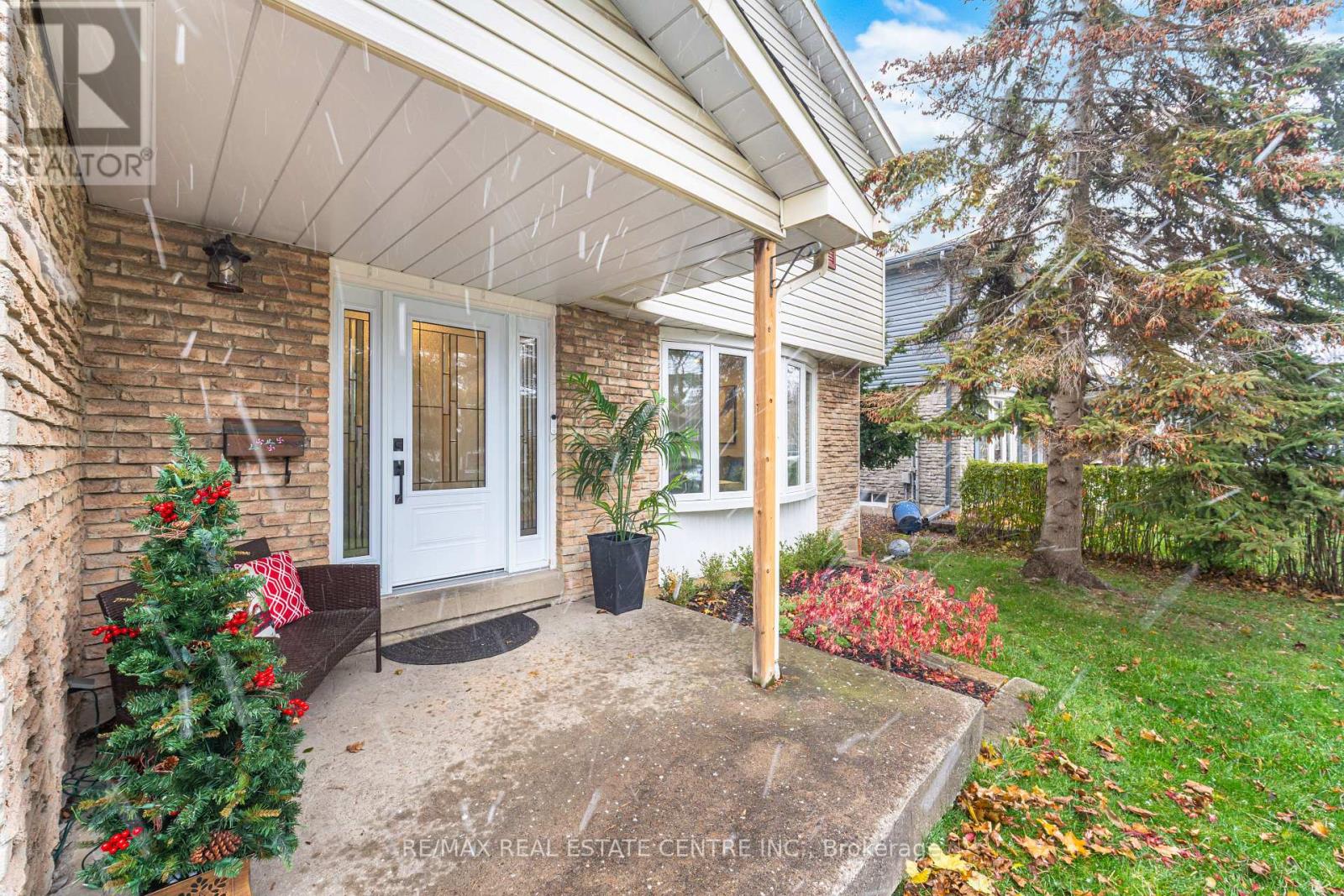 19 Jasper Crescent, Brampton, Ontario L6S 1W8 - Photo 5 - W12589270