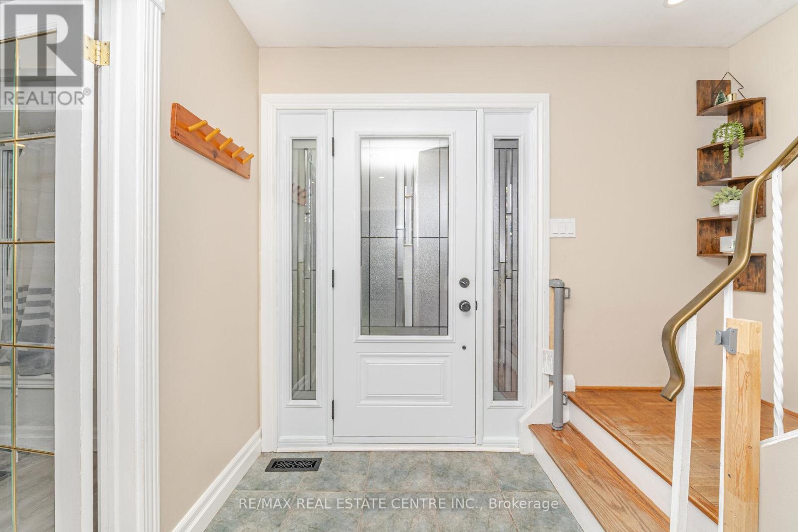 19 Jasper Crescent, Brampton, Ontario L6S 1W8 - Photo 7 - W12589270