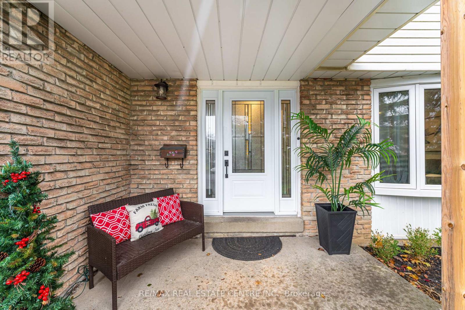 19 Jasper Crescent, Brampton, Ontario L6S 1W8 - Photo 6 - W12589270