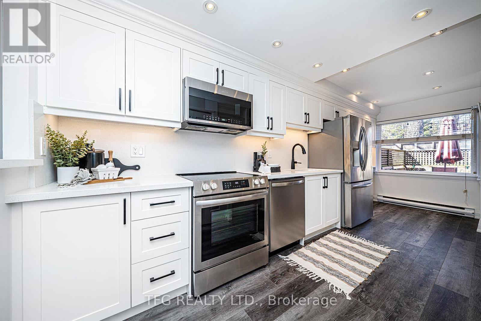 7 - 120 Glen Manor Drive, Toronto (The Beaches), Ontario  M4E 2X6 - Photo 9 - E12590068