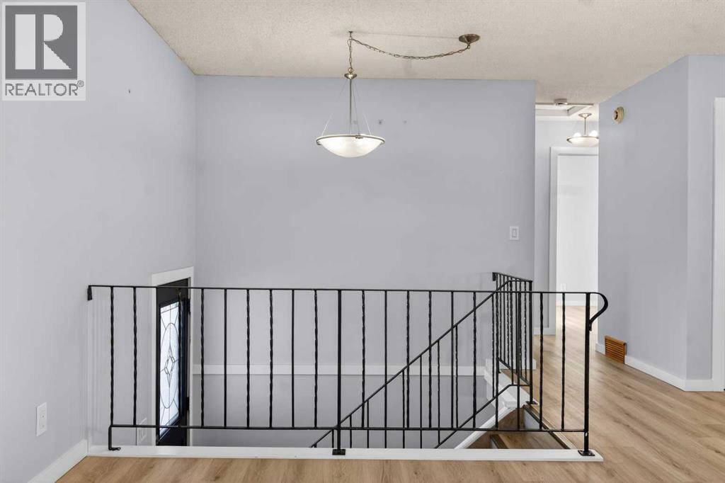 159 Pinecliff Way Ne, Calgary, Alberta  T1Y 3X2 - Photo 3 - A2273366