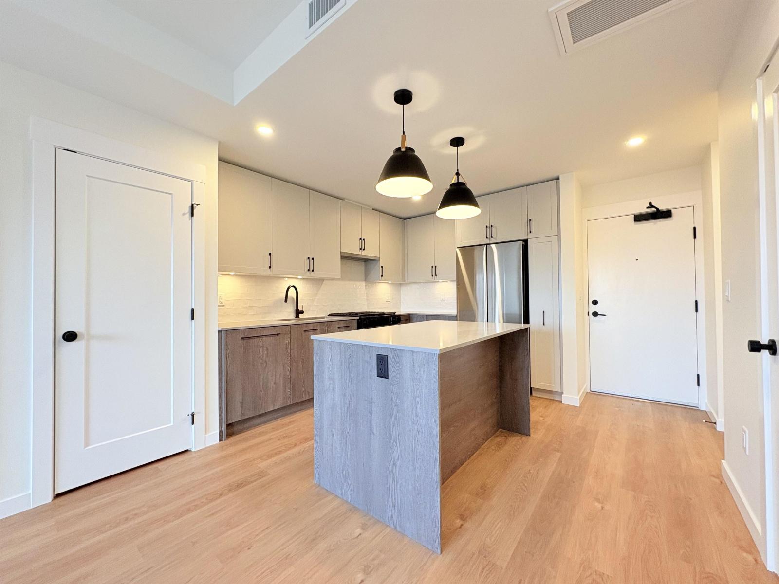 203 27215 Aldergrove Town Centre Drive, Langley, British Columbia  V4W 0E3 - Photo 1 - R3069727