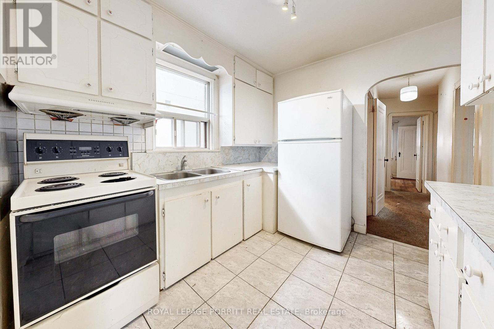 18 Stephen Drive, Toronto, Ontario  M8Y 3M6 - Photo 13 - W12590250