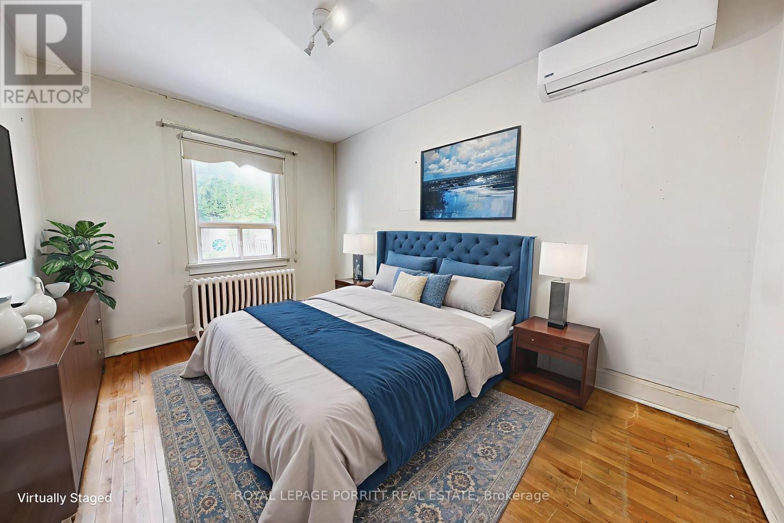 18 Stephen Drive, Toronto, Ontario  M8Y 3M6 - Photo 4 - W12590250