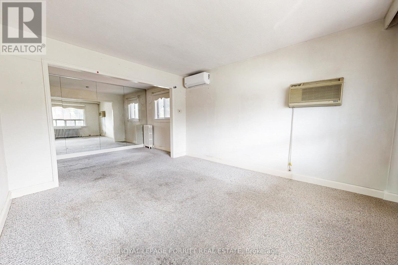 18 Stephen Drive, Toronto, Ontario  M8Y 3M6 - Photo 6 - W12590250