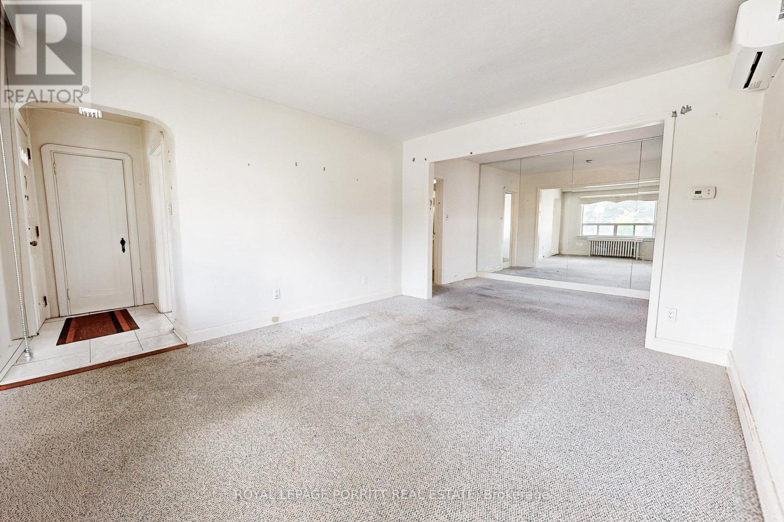 18 Stephen Drive, Toronto, Ontario  M8Y 3M6 - Photo 7 - W12590250