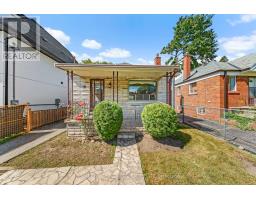 18 STEPHEN DRIVE, Toronto, Ontario