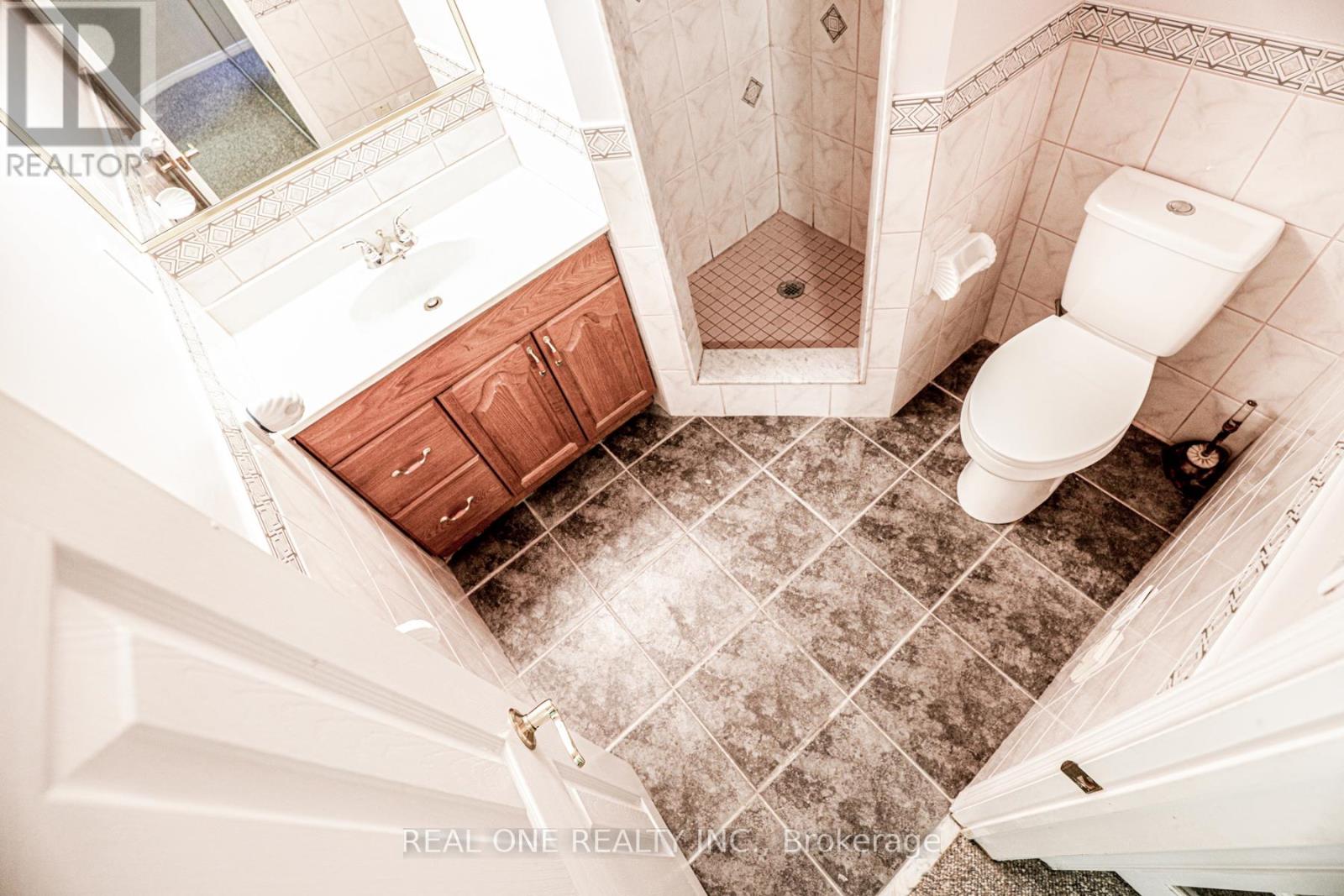 621 Winterton Way, Mississauga, Ontario  L5R 3J3 - Photo 38 - W12590252